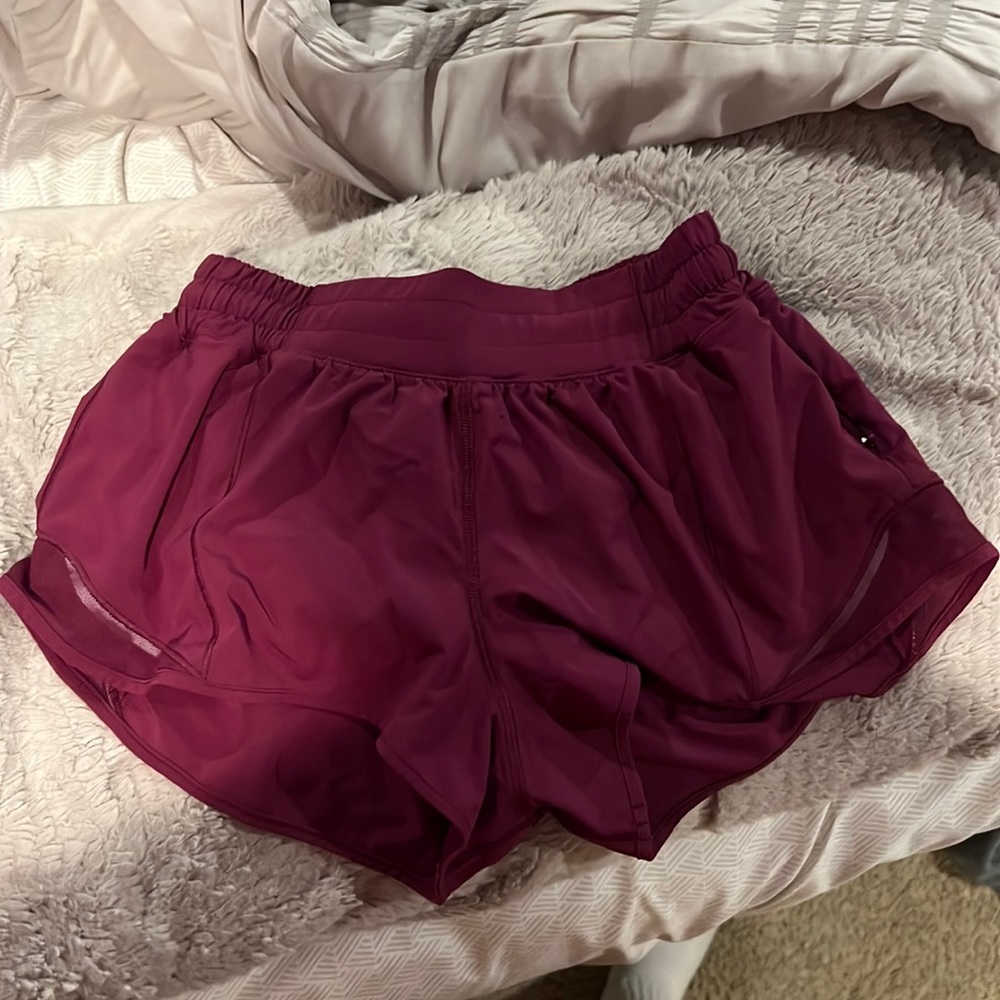 Lulu lemon bitty hot shorts 2.5” size 6